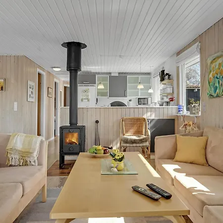 3 Bedroom Beautiful In Juelsminde Sonderby (Midtjylland)