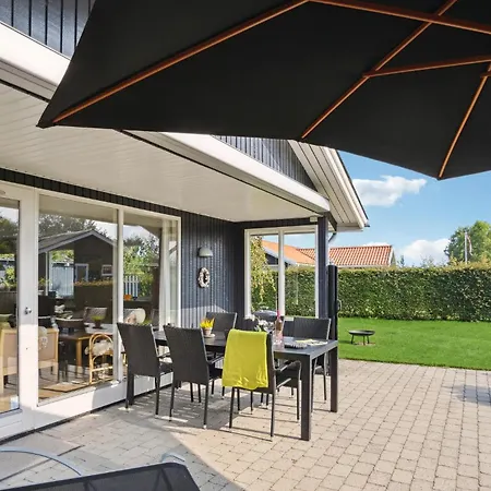 3 Bedroom Beautiful In Juelsminde Holiday home