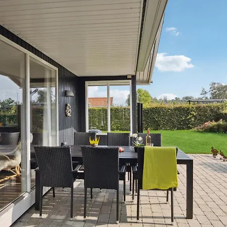 3 Bedroom Beautiful In Juelsminde * Sonderby (Midtjylland)