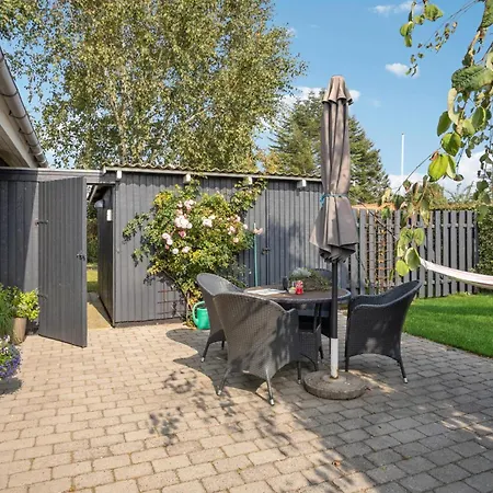 3 Bedroom Beautiful In Juelsminde Holiday home *