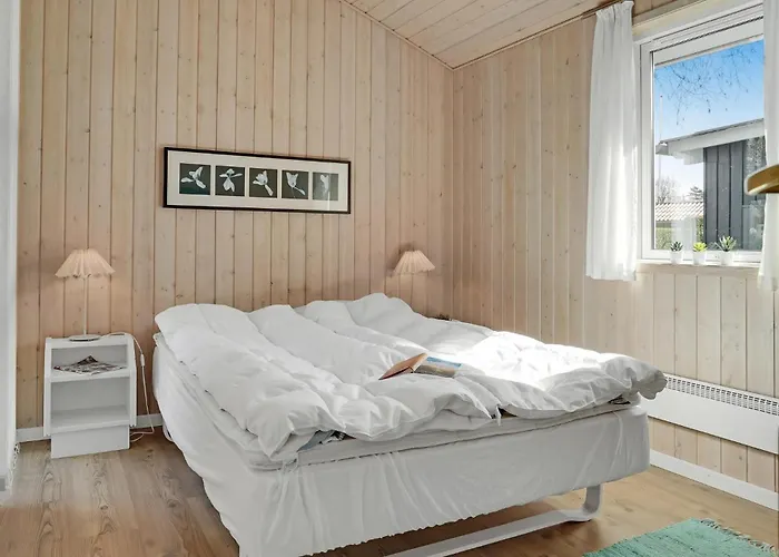 3 Bedroom Beautiful In Juelsminde Sonderby (Midtjylland)