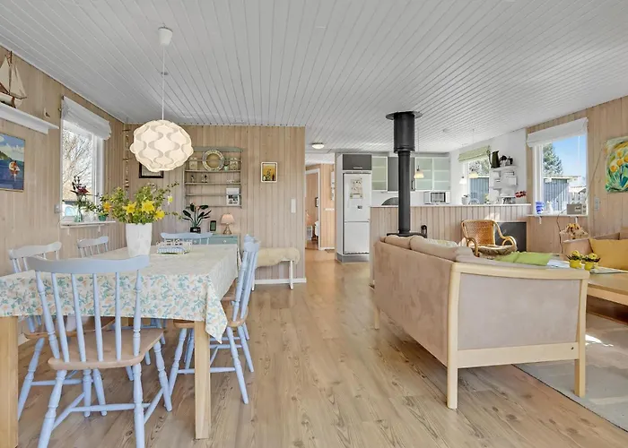 Ferienhaus 3 Bedroom Beautiful In Juelsminde