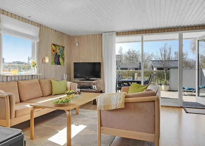 3 Bedroom Beautiful In Juelsminde Ferienhaus