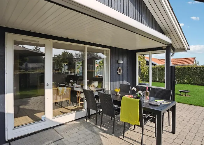 3 Bedroom Beautiful In Juelsminde Ferienhaus Sonderby (Midtjylland)
