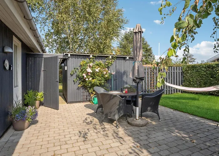 3 Bedroom Beautiful In Juelsminde Ferienhaus *